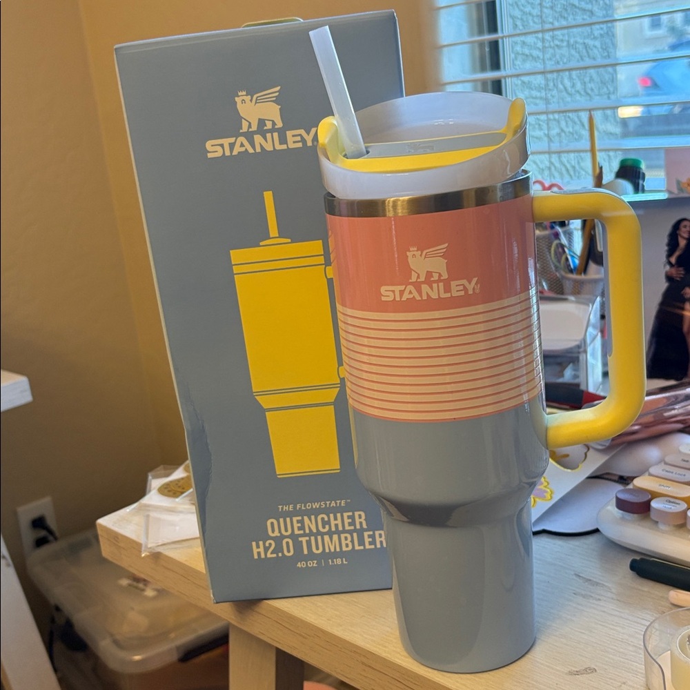 Stanley Pastel Pop Quencher H20 flowState 40oz.
